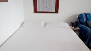 House, Multiple Bedrooms, Smoking, Terrace - Studio Facing the sea Funtan Meiga (Cabras)
