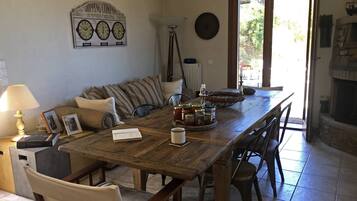 Villa, 2 Bedrooms, Smoking, Balcony | Dining