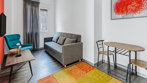 Unclassified image, 5 of 20, button - Sanders Center - Cozy Studio Apt With Balcony (Athens)