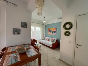 Casa, 3 habitaciones, balcón, vistas al jardín | Interior