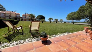 House, 3 Bedrooms, Balcony, Garden View | Teres/patio