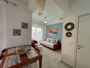 Casa, 3 habitaciones, balcón, vistas al jardín | Sala de estar