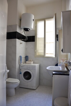 Apartment, 1 Schlafzimmer, Raucher, Balkon | Badezimmer