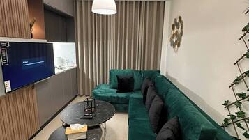Apartment, 1 Bedroom, Accessible, Smoking | Living room