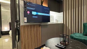 Apartment, 1 Bedroom, Accessible, Smoking | Room amenity
