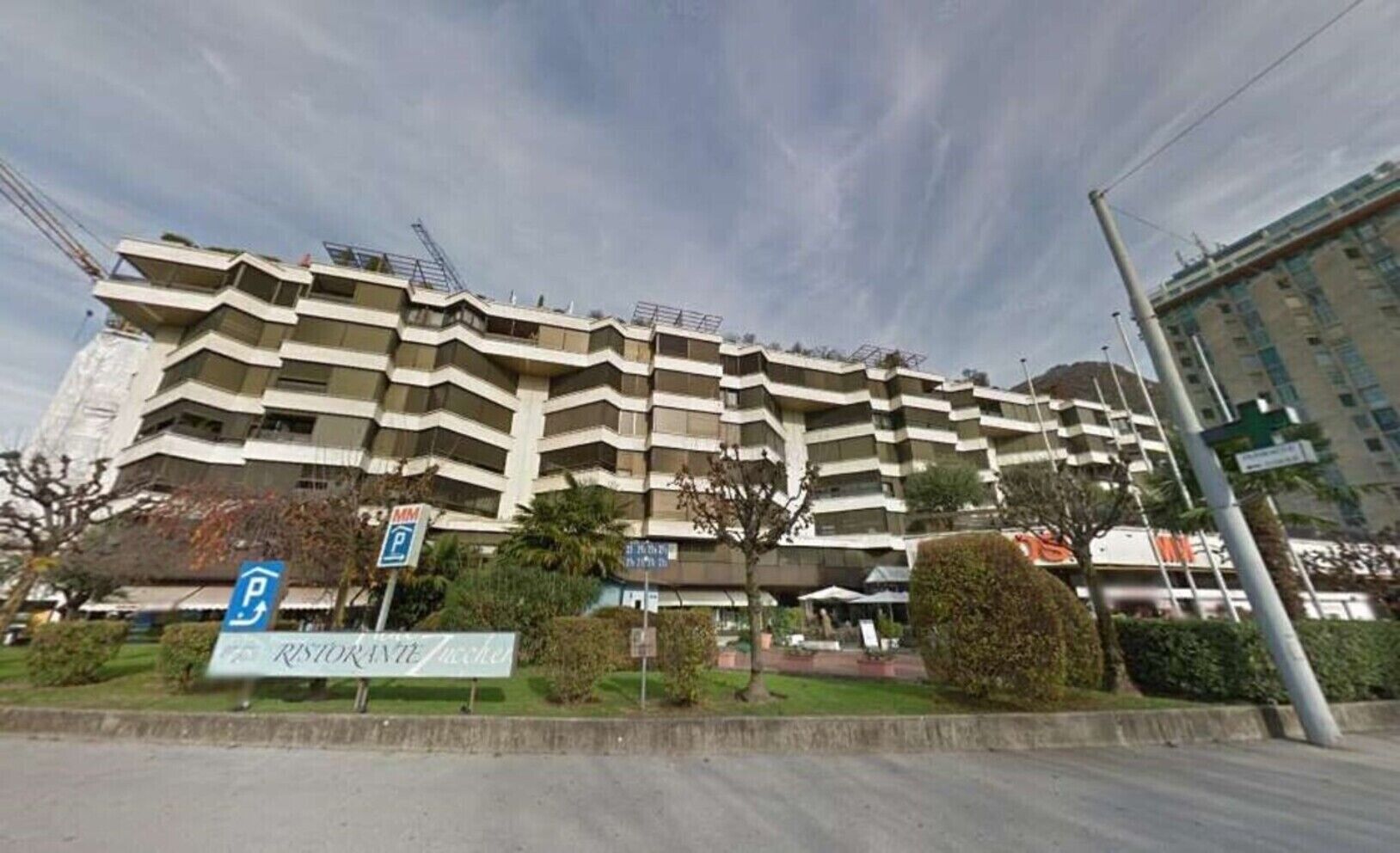 Apartamento, 2 quartos, sacada, vista para o lago | Fachada