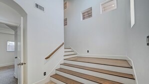 Apartment, 3 Bedrooms, Balcony, City View | Interior - Vibrant Haven With Rooftop Patio (Houston)