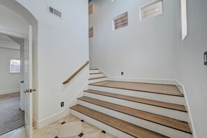 Apartment, 3 Bedrooms, Balcony, City View | Interior - Vibrant Haven With Rooftop Patio (Houston)