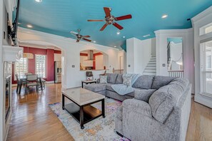 Apartment, 3 Bedrooms, Balcony, City View | Living area - Vibrant Haven With Rooftop Patio (Houston)