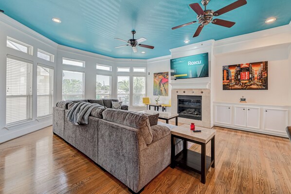 Apartment, 3 Bedrooms, Balcony, City View | Interior - Vibrant Haven With Rooftop Patio (Houston)