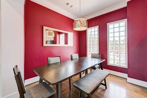 Apartment, 3 Bedrooms, Balcony, City View | Dining - Vibrant Haven With Rooftop Patio (Houston)