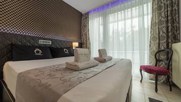Deluxe Apartment | 1 bedroom, premium bedding, in-room safe, desk