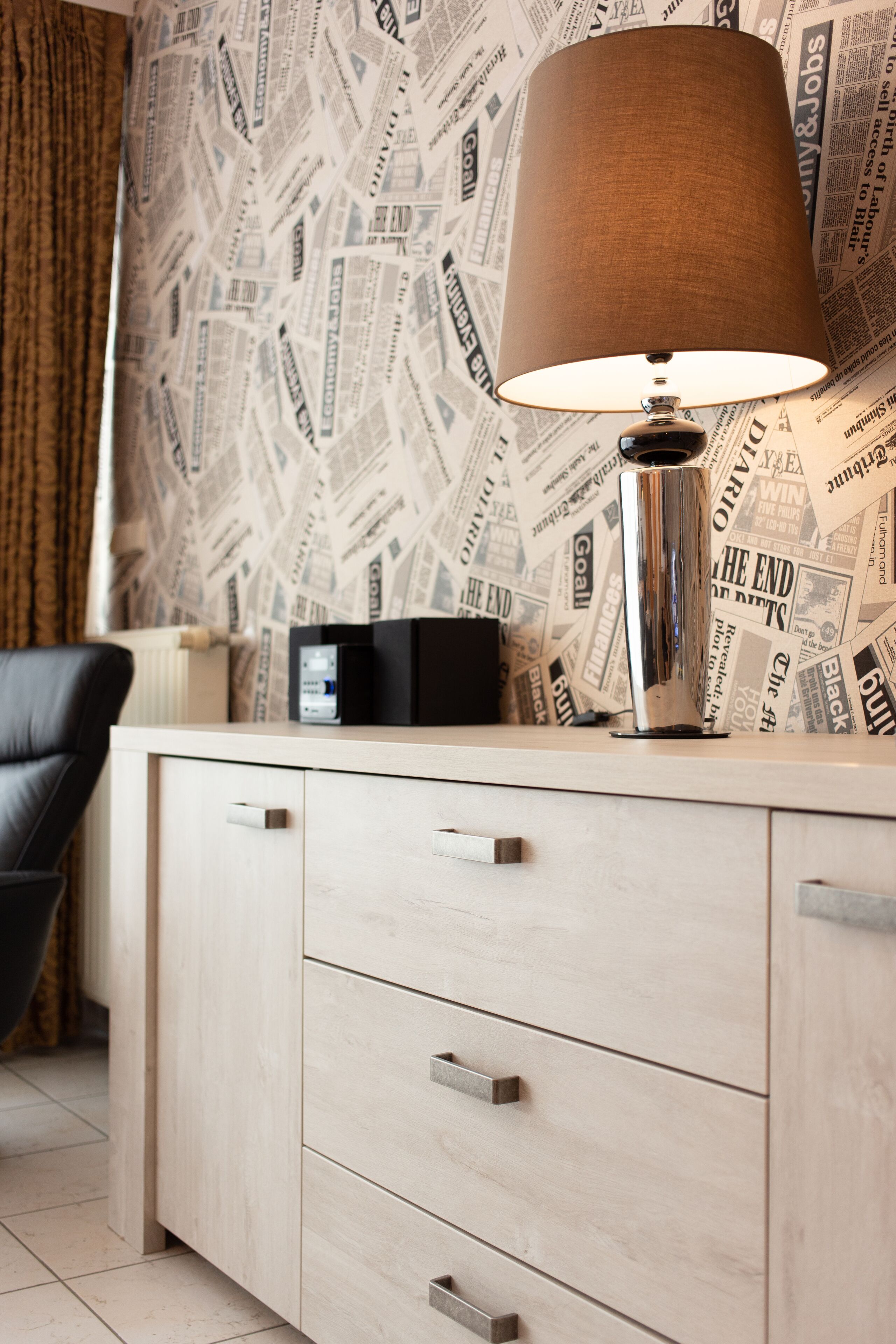 Apartament Deluxe | Sala d'estar | Televisor de 32 polzades amb canals digitals 