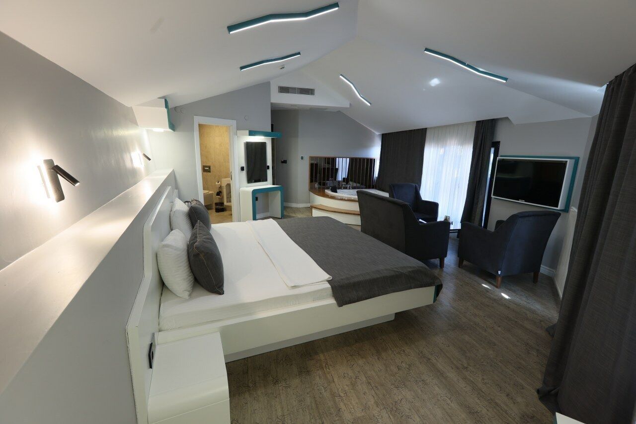 Luxury Room, 1 King Bed, Air conditioning, City View