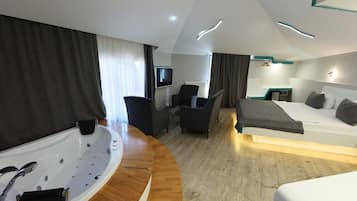 Quarto superluxo, 1 cama King, ar-condicionado, vista para a cidade | Banheira de hidromassagem