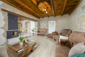 Télévision, cheminée