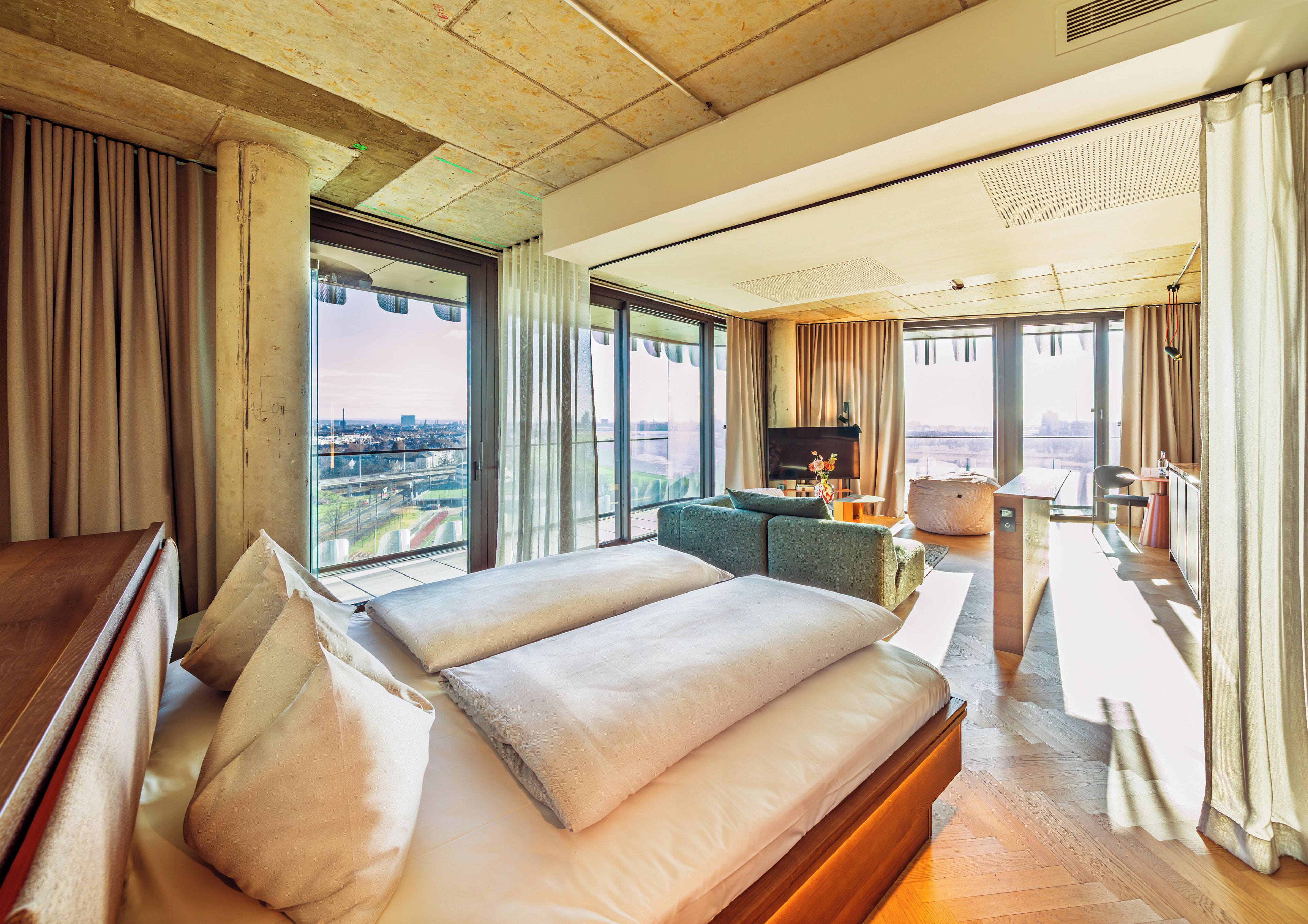 Apartment (HOME SKYLINE, Floor 10-17) | 1 Schlafzimmer, hochwertige Bettwaren, Zimmersafe, Schreibtisch