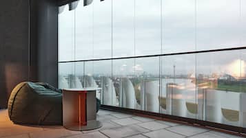 Apartment (SUITE LOGGIA) | 1 bedroom, premium bedding, in-room safe, desk