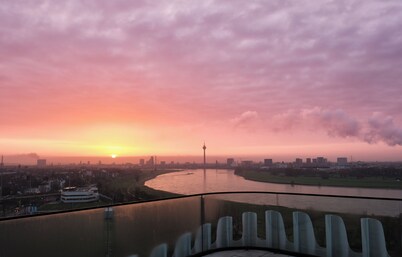 The Zipper Hotel & Apartments