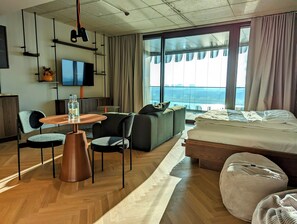Apartment (SUITE LOGGIA) | 1 bedroom, premium bedding, in-room safe, desk - The Zipper Hotel & Apartments (Düsseldorf)
