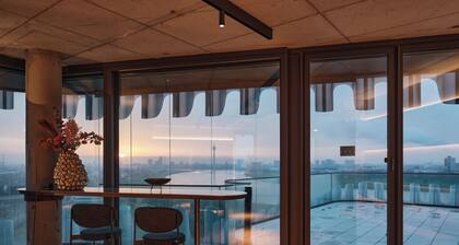 The Zipper Hotel & Apartments