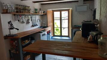 Shared Dormitory, 1 Bedroom, Garden View | Private kitchen