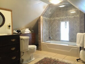 Regendusche, Haartrockner, Handtücher