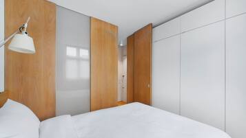 1 habitación, tabla de planchar con plancha, wifi y ropa de cama