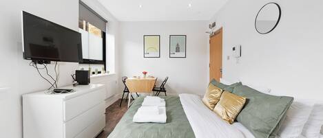 Strykejern/-brett, wi-fi (inkludert) og sengetøy