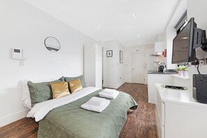 Iron/ironing board, free WiFi, bed sheets - Colina Rd N15 🚇 Turnpike Lane | Ground Floor (London)