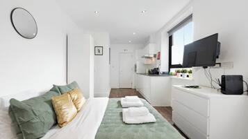 Iron/ironing board, free WiFi, bed sheets