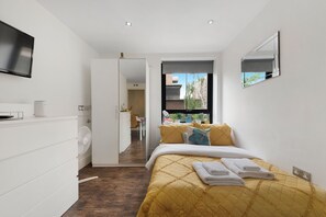 Iron/ironing board, free WiFi, bed sheets