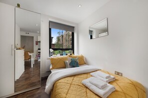 Fer et planche à repasser, Wi-Fi gratuit, draps fournis