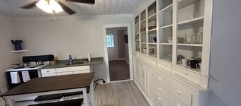 Cute Clayton Village Apartment. Dog friendly. With Boat Parking.