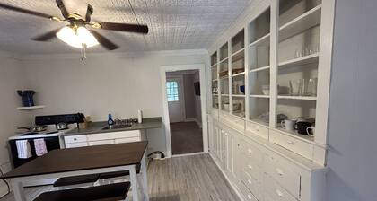 Cute Clayton Village Apartment. Dog friendly. With Boat Parking.