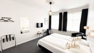 1 bedroom, blackout curtains, free WiFi, bed sheets