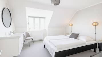 Doppelzimmer, Gemeinschaftsbad | Verdunkelungsvorhänge, kostenloses WLAN, Bettwäsche