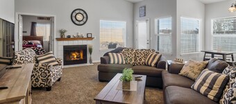 Water Park/Arcade 5 min Away~Large Yard~Fast WIFI