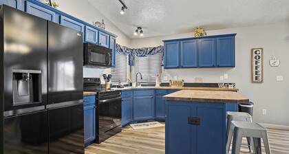 Great Kuna Location~Garage Games~Big Yard~Pets Welcome