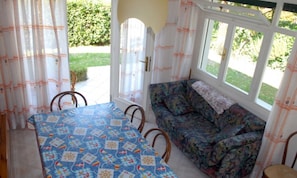 Living room - Villa With an Outdoor Fireplace (Lignano Sabbiadoro)