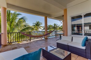 Terrace/patio - TBS 34 Beachside Resort Style Condo-Pool-3 Bedroom (Placencia)
