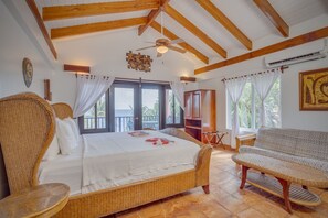 Smart TV - TBS 35B Beach Resort Style Condo-Pool 3rd Floor (Placencia)