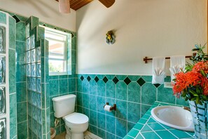 Een douche, een haardroger, handdoeken