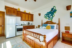 Een strijkplank/strijkijzer, gratis wifi, beddengoed