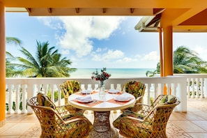 Outdoor dining - Villa 99-Stunning 4BR Townhouse-Beachfront-w/ Pool (Placencia)