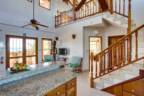 Interior - Villa 99-Stunning 4BR Townhouse-Beachfront-w/ Pool (Placencia)