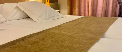 Studio | 1 bedroom, Egyptian cotton sheets, premium bedding, in-room safe