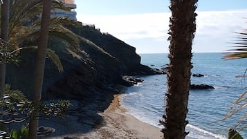Aan het strand, wit zand, 2 strandbars
