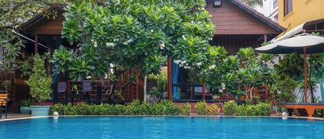 1 bedroom, free minibar items, desk, laptop workspace