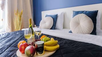 Departamento urbano | Escritorio, insonorización, tabla de planchar con plancha y cunas